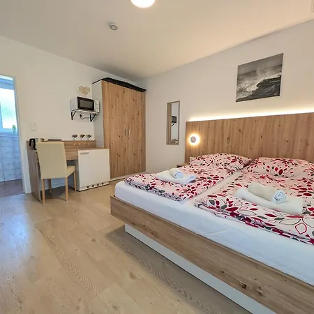 10 - Geraeumiges Terrassen-studio In Seenaehe Apartman *